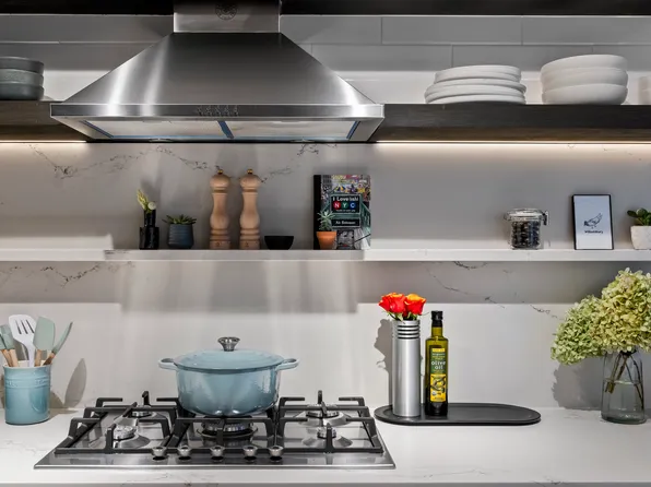 256 Bedford Avenue image 13 of 27