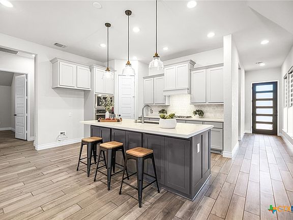 4th image of 429 Juana Way