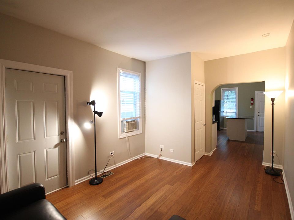 1st image of 2115 W Wellington Ave APT 1R
