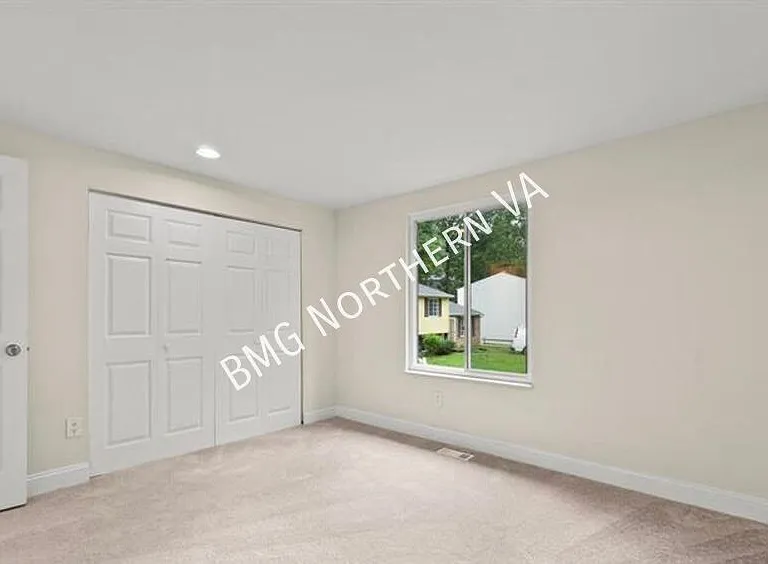 8461 Yellow Leaf Ct — Photo 10