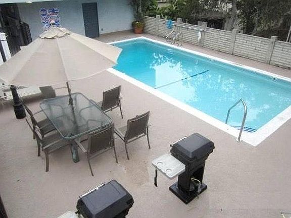 Pool & BBQ Area