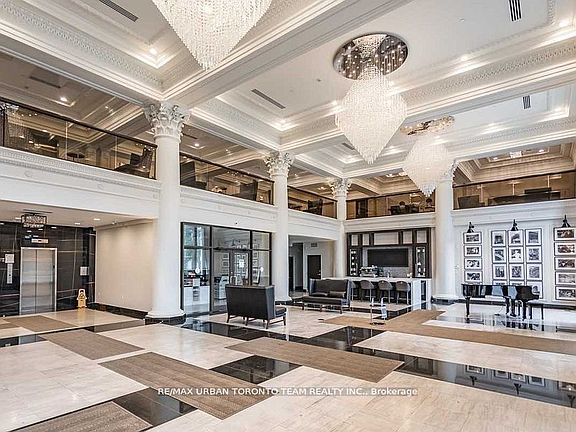 4th image of 118 King St E #621