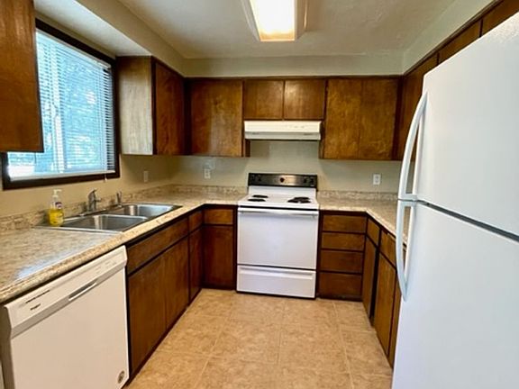 2nd image of 1549 NW Newport Ave APT B
