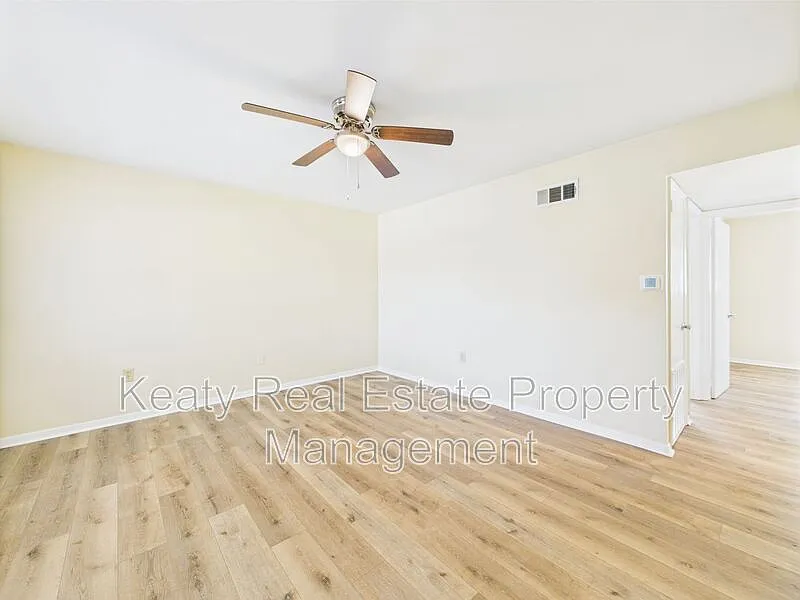 2 bed, 1.0 bath, 700 sqft, $975 — Photo 3
