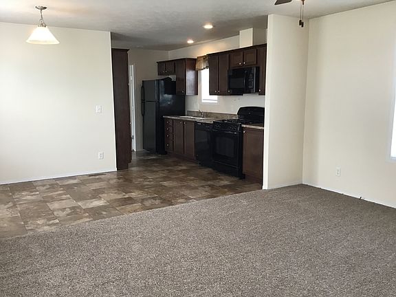 4th image of 900 W Columbia St #213