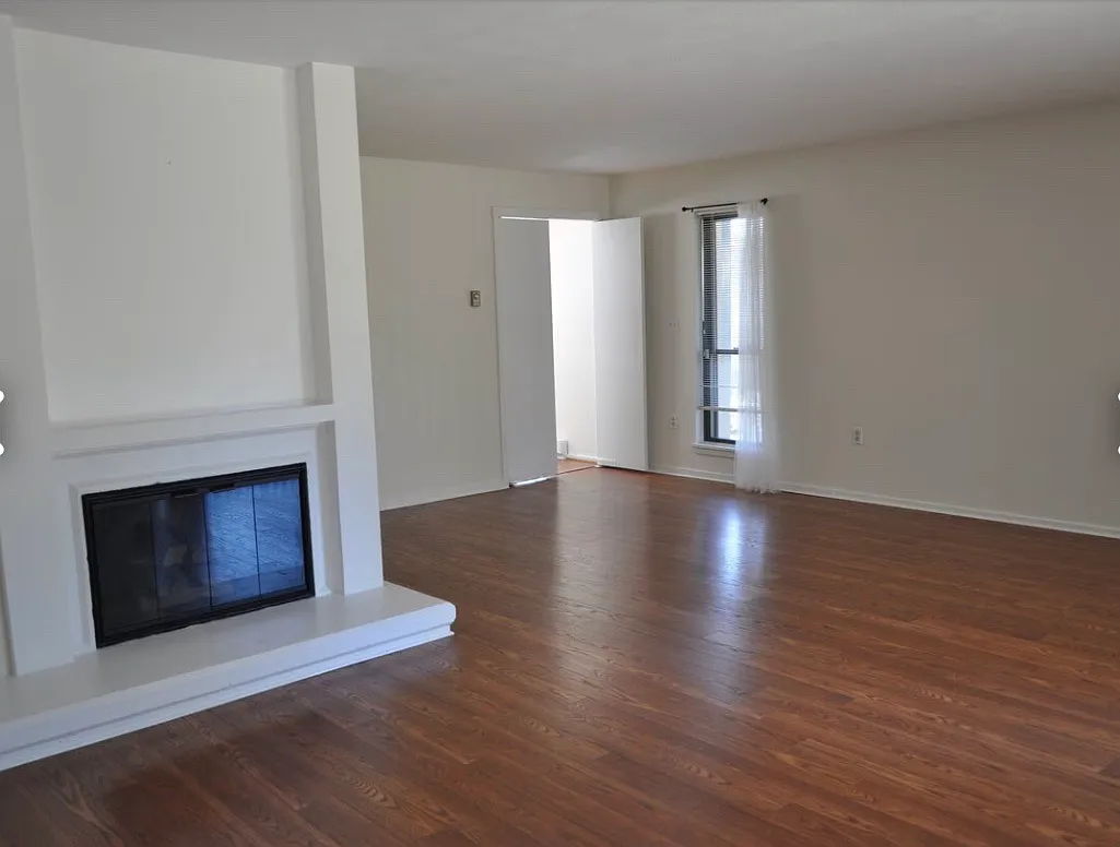 54 Great Meadow Ln — Photo 2