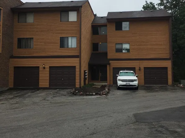 9561 Arrowhead Dr APT A3, Hickory Hills, IL 60457