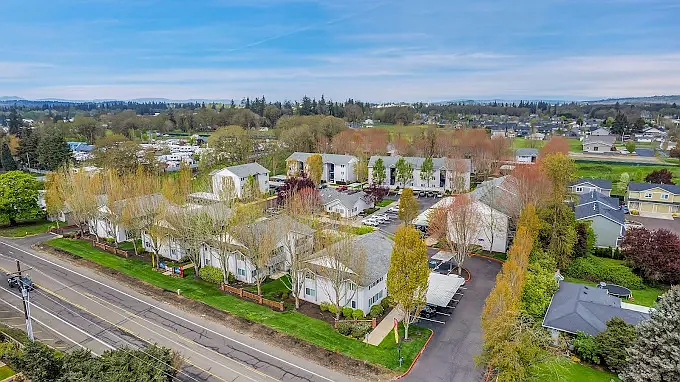 Knox Butte Apartments — Photo 13