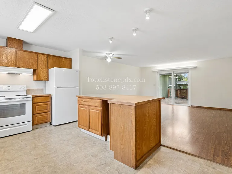 18016 NE Davis St — Photo 4