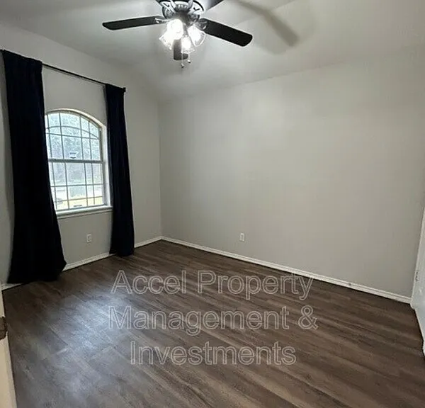 214 W 17th St — Photo 5