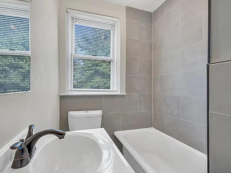6702 Oakley St — Photo 4