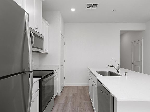 4th image of 809 Chatham Lane