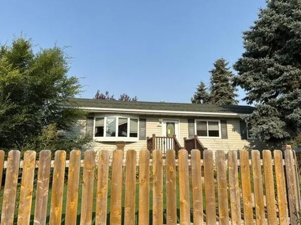 1817 9th Ave E, Williston, ND 58801