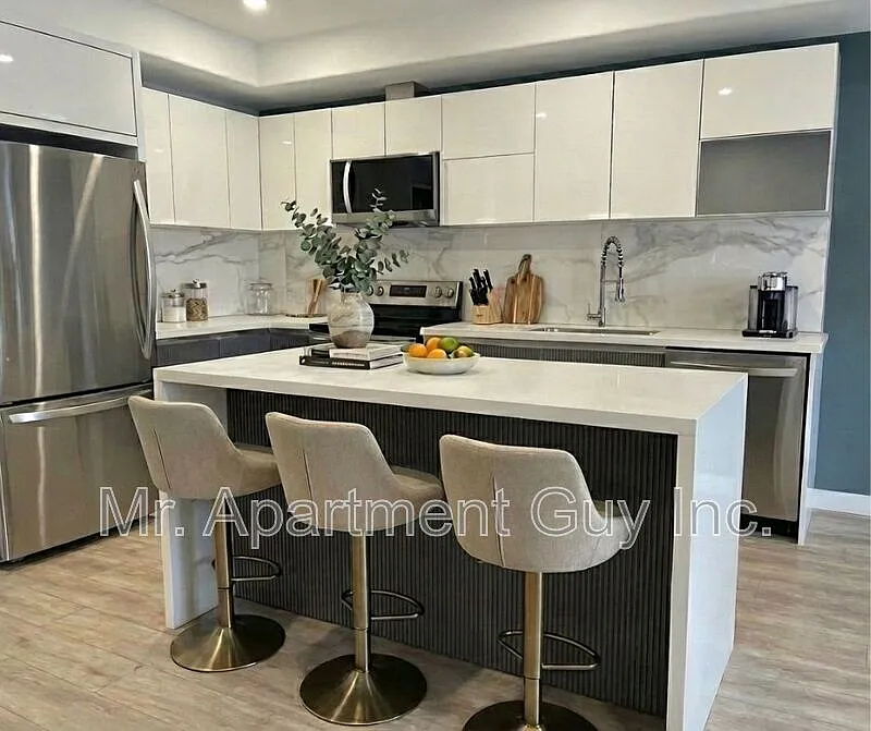 1 bed, 1.0 bath, $2,149 — Photo 3