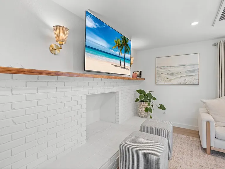 6960 Poinsetta Ave — Photo 5