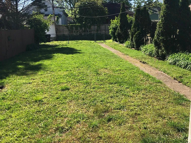 1810 Stevens Ave — Photo 16