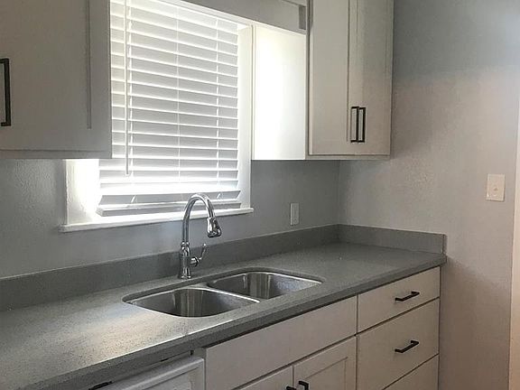 5th image of 629 E 4th St