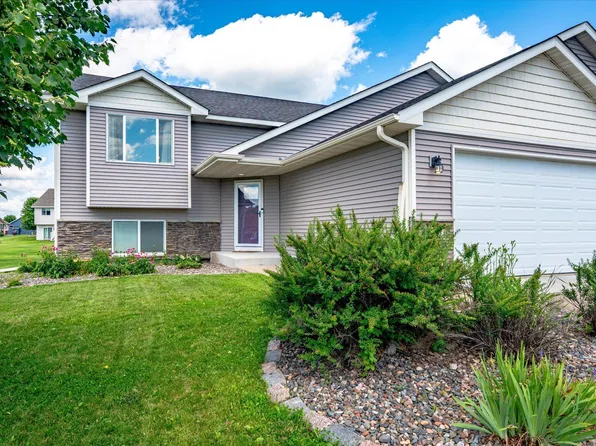 8638 Preserve Blvd N, Chisago City, MN 55013