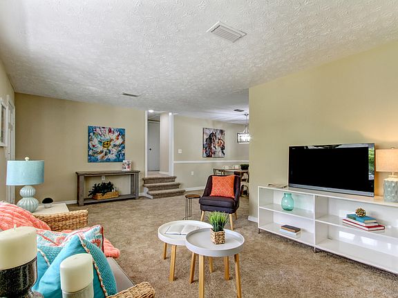 3rd image of 6421 SOLANDRA Drive