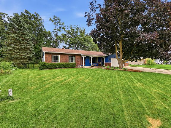 4th image of 4464 Trail View Dr NE