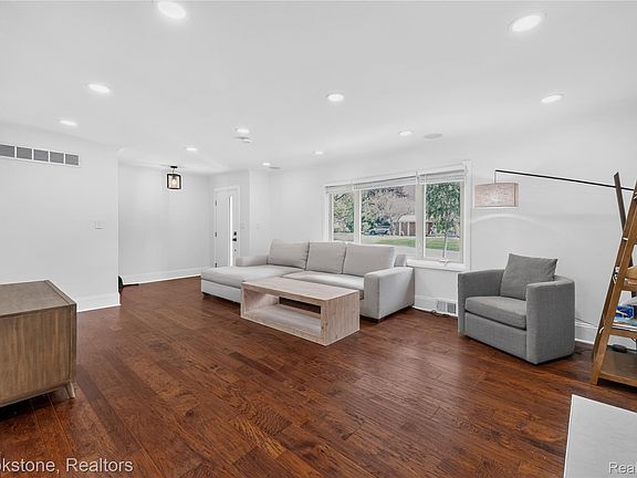 5th image of 2768 Hillendale Dr