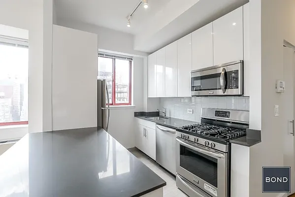 Rented by Bond New York | media 6