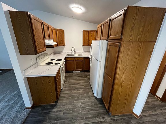 2nd image of 464 W 31st St