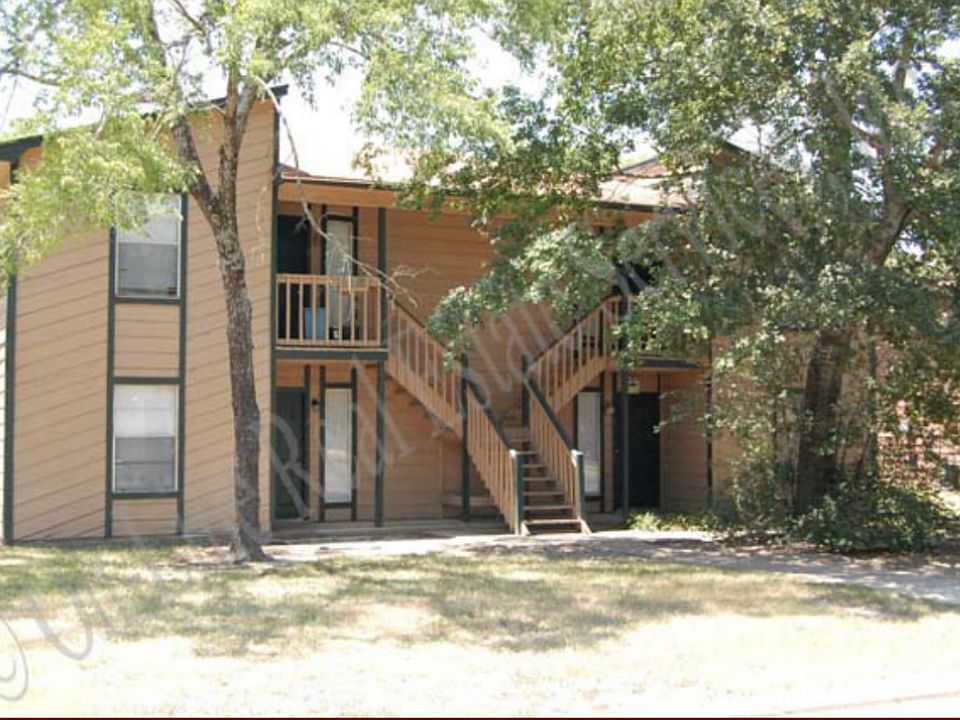 1st image of 2402 Bosque Dr APT B