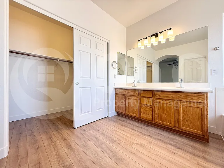 1813 S 123rd Dr — Photo 26