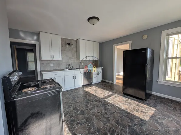 16 Clinton Ave #2, Waterville, ME 04901