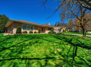 4595 S Raven Ln, New Berlin, WI 53151