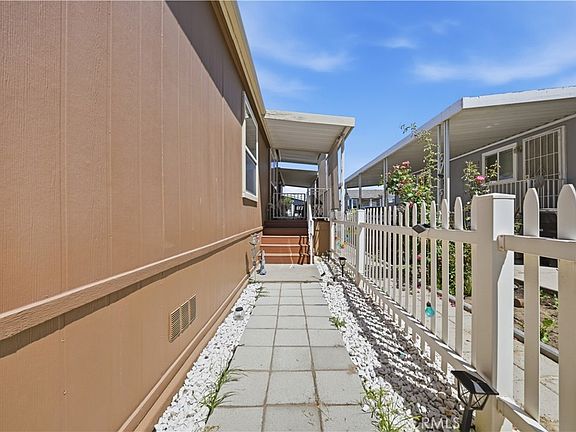 4th image of 1525 Duke Dr #51