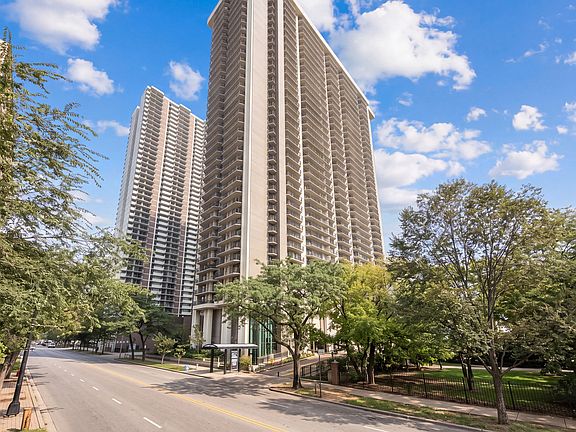 3rd image of 6007 N Sheridan Rd APT 25D
