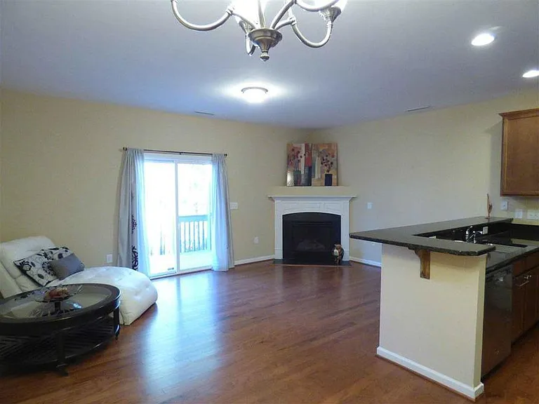 1622 Holly Grove Way — Photo 4
