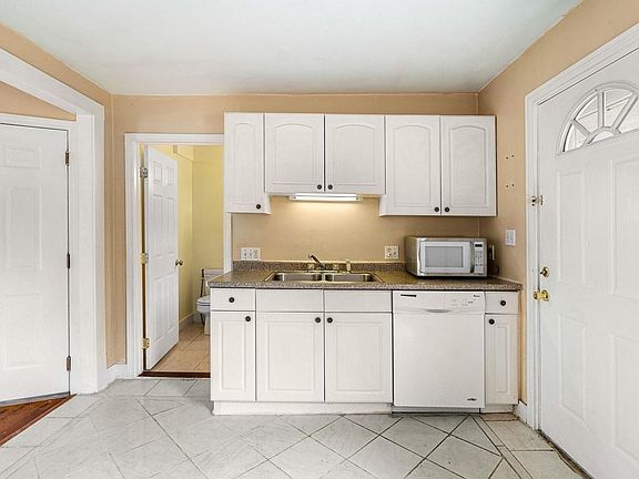 2nd image of 381 Nashua St #B