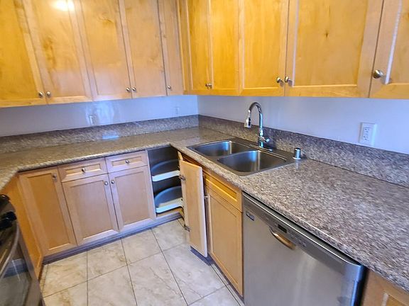 3rd image of 7236 Fountain Ave APT 14