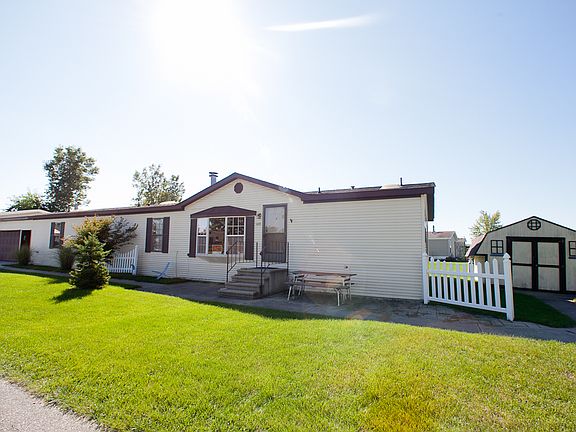 3rd image of 3459 Hillcrest Way