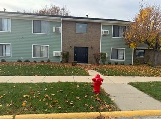 725 Dean Dr, South Elgin, IL 60177