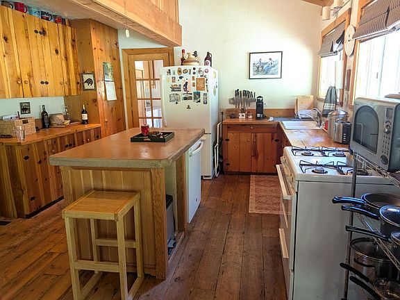 3rd image of 6105 Little Mountain Rd