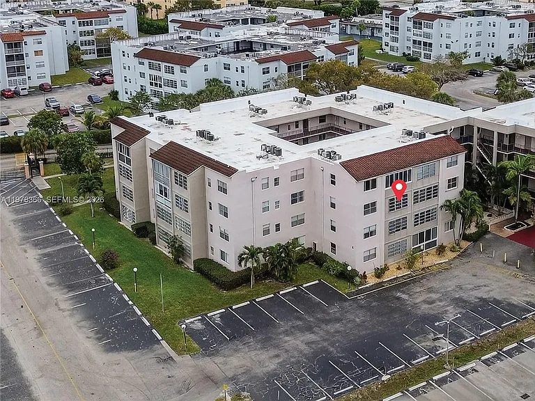 2821 Somerset Dr #317 — Photo 11