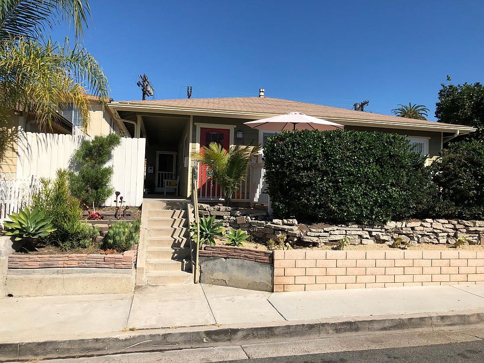 Front of the duplex. Unit B is in the back.