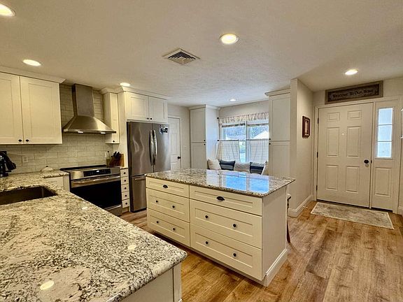 3rd image of 92 Southpoint Drive #92