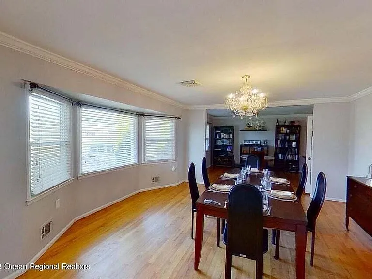743 Shrewsbury Ave — Photo 4