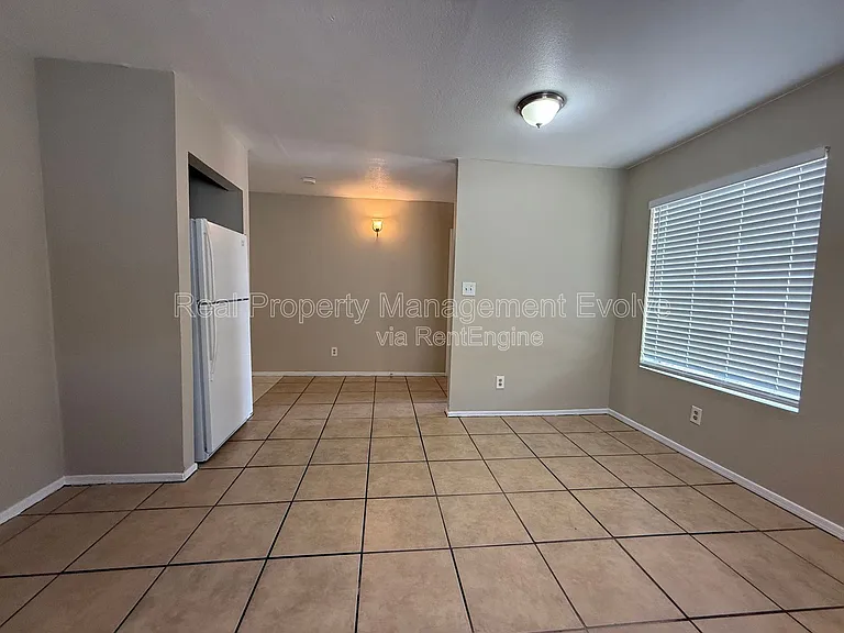 2950 E Mobile Ln — Photo 8