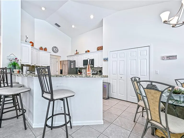 6453 Autumn Woods Blvd — Photo 12