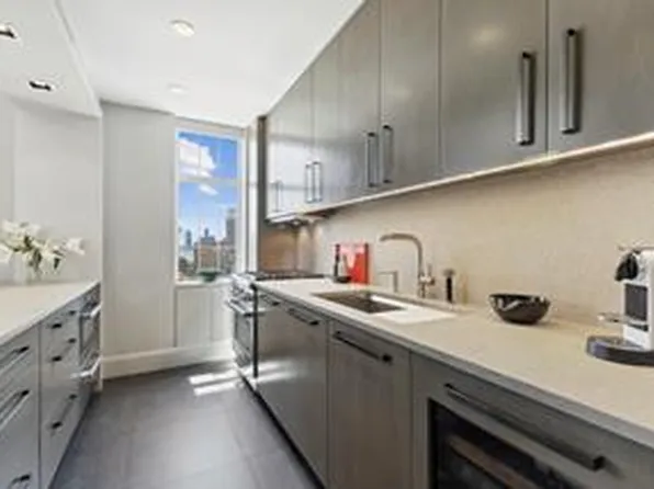 465 West 23rd Street image 5 of 17