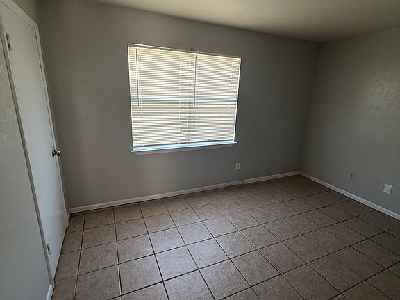 2nd image of 2207 Jennifer Dr #5
