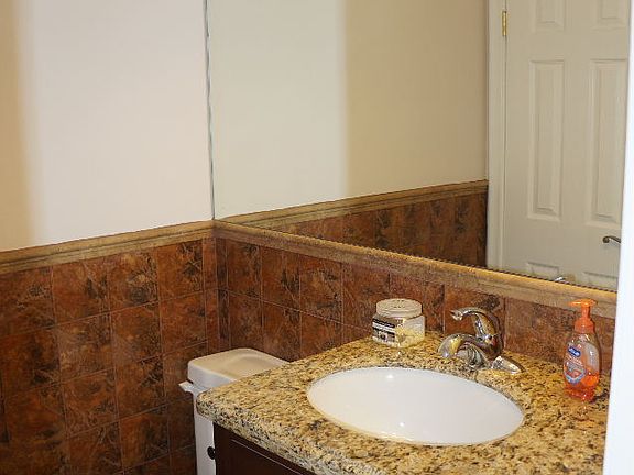 4th image of 64 NE 20th Ct