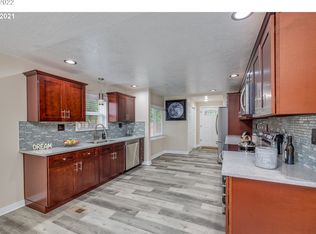 15568 SE Stark St, Portland, OR 97233