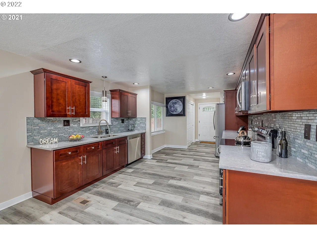 15568 SE Stark St photo 1